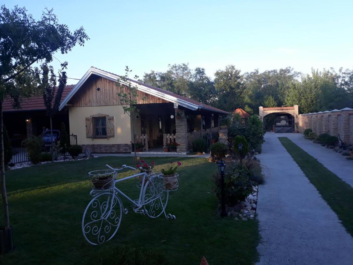 Rita Apartman & Studio Зренянин Экстерьер фото